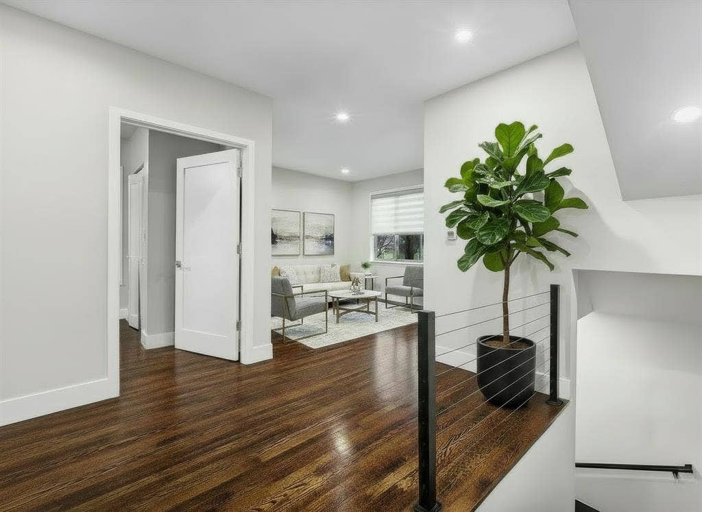 5BR/2BA Renovated Two-Level Duplex
