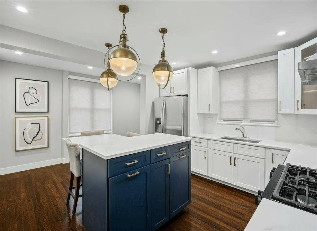 5BR/2BA Renovated Two-Level Duplex