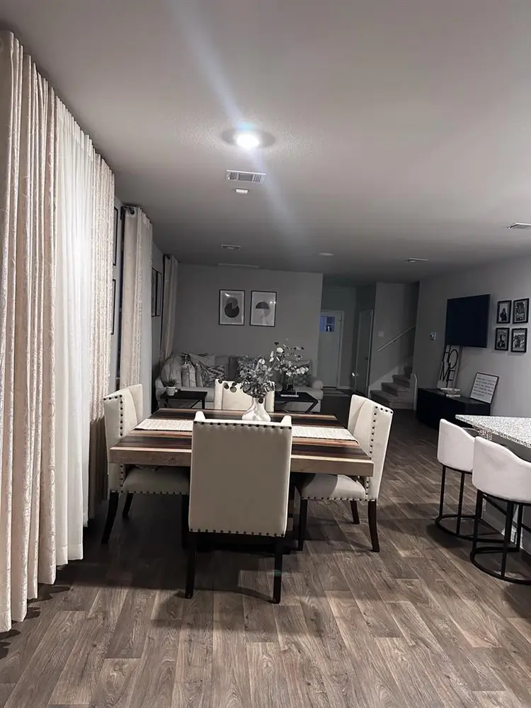 Available room for rent