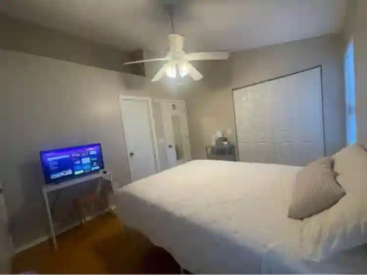 Pretty in Pink Room for Rent