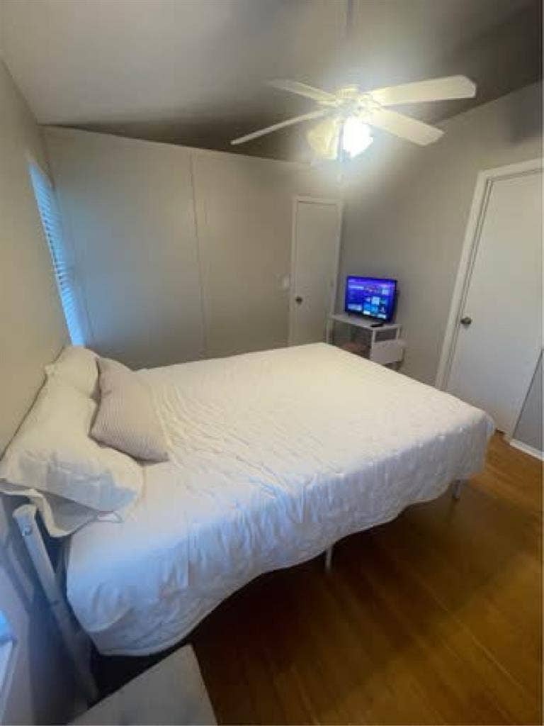 Pretty in Pink Room for Rent