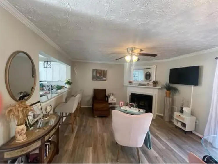 Pretty in Pink Room for Rent