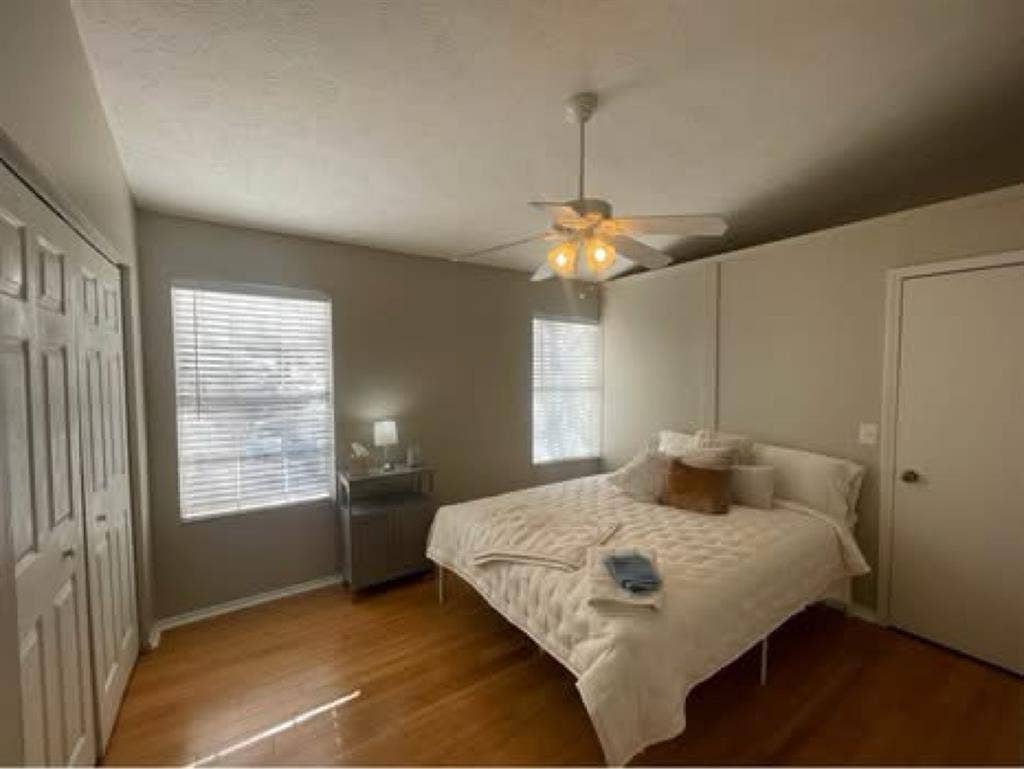 Pretty in Pink Room for Rent