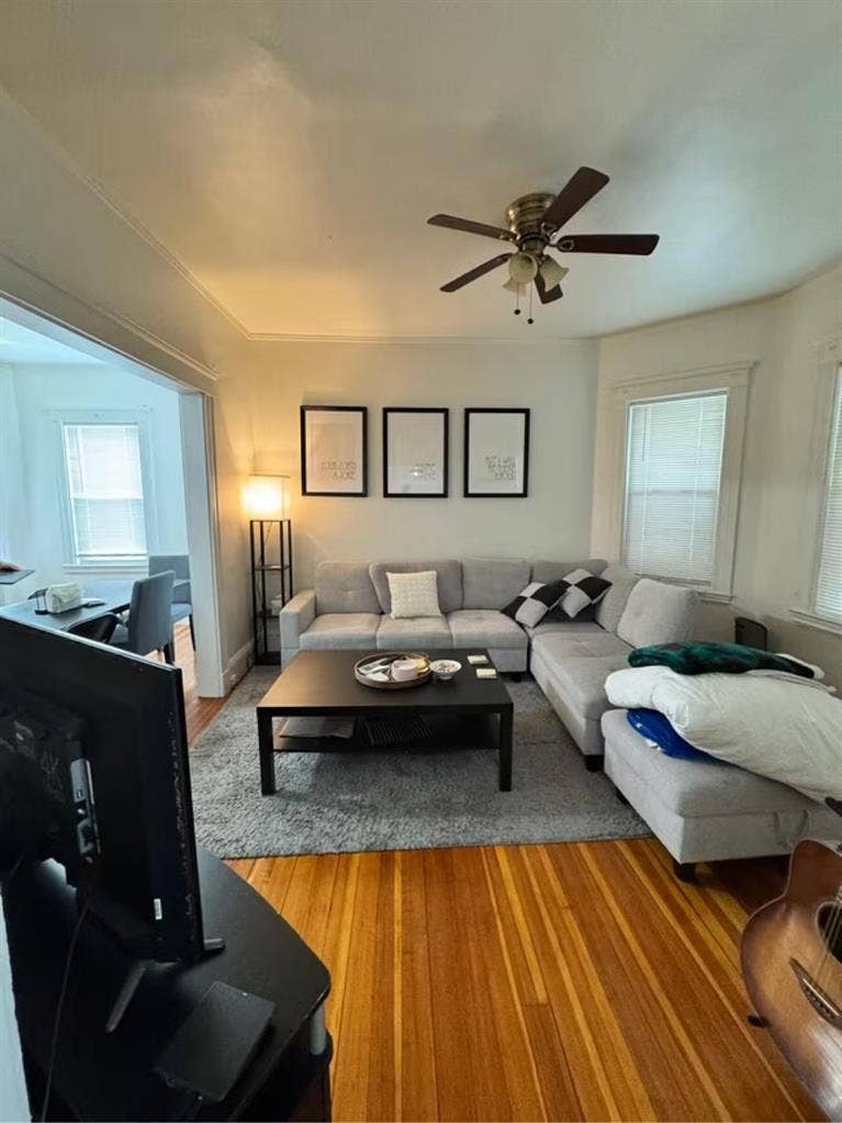 Looking for flatmates