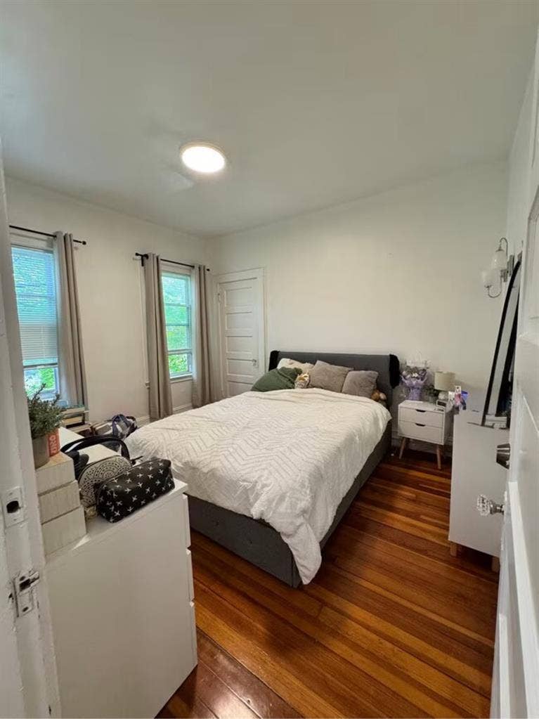 Looking for flatmates