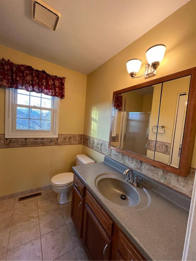 Luxury 3BR Townhome- quiet location