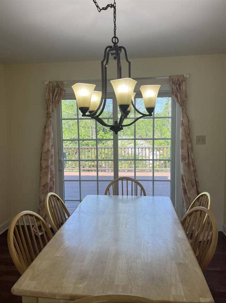 Luxury 3BR Townhome- quiet location