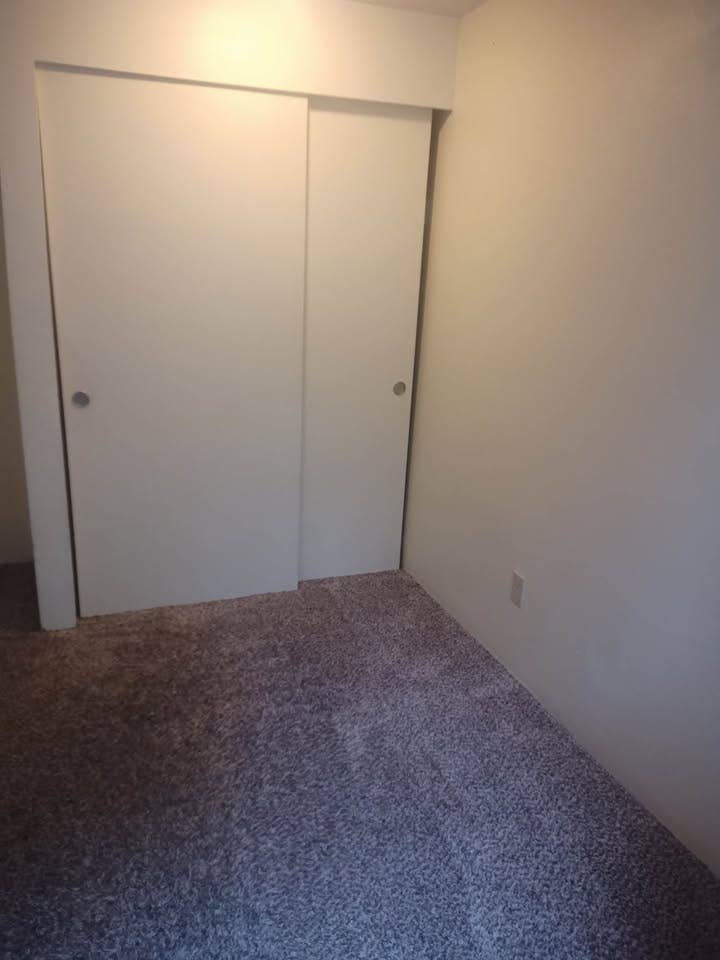 Looking for a Roomate to share
