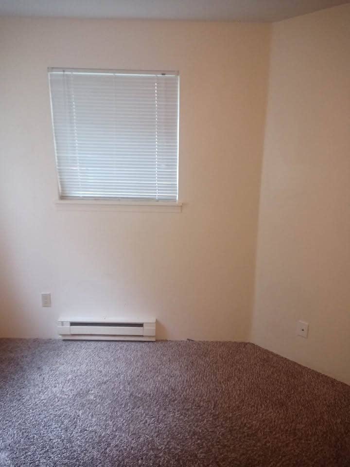 Looking for a Roomate to share