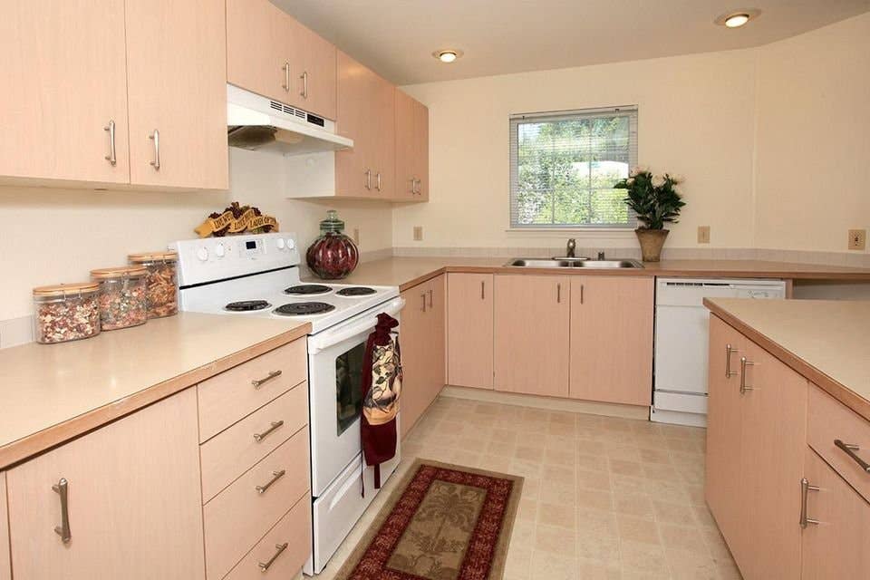 Looking for a Roomate to share