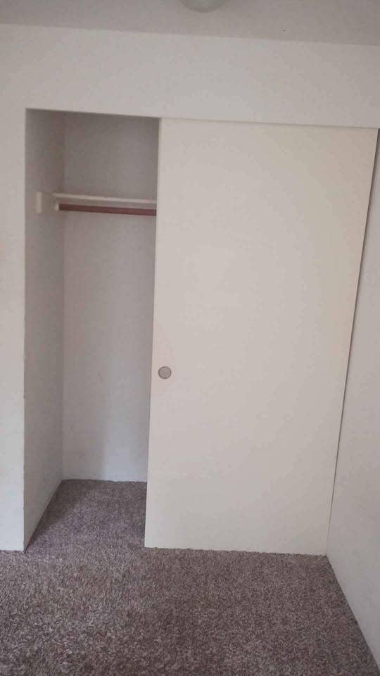 Looking for a Roomate to share