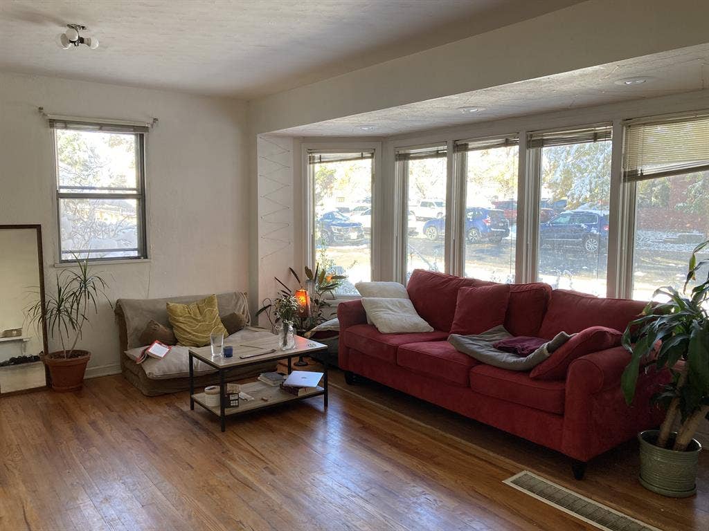 3Bed/1bath home on Boulder Creek.