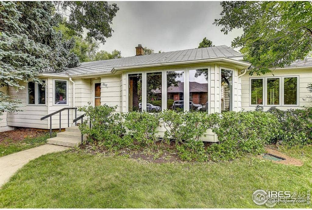 3Bed/1bath home on Boulder Creek.