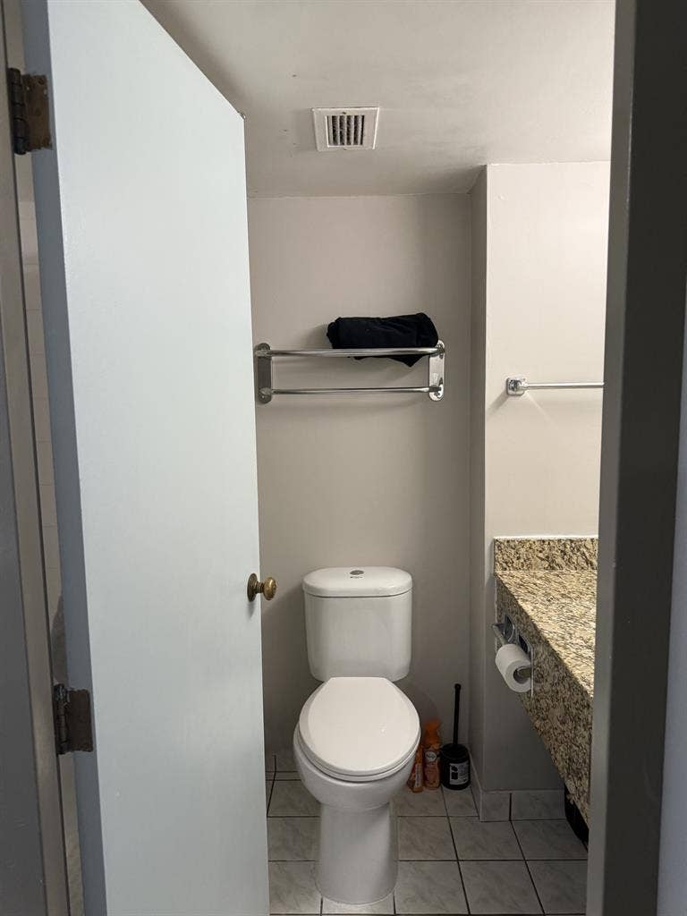 LOOKING FOR LEASE TAKEOVER (female)