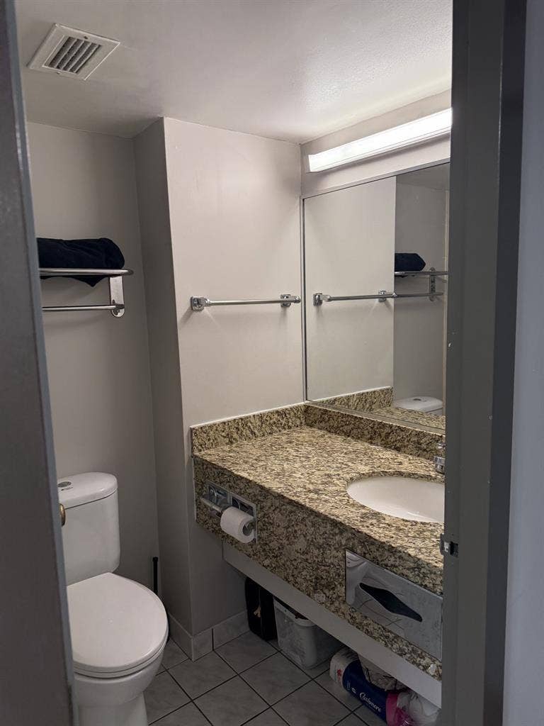 LOOKING FOR LEASE TAKEOVER (female)