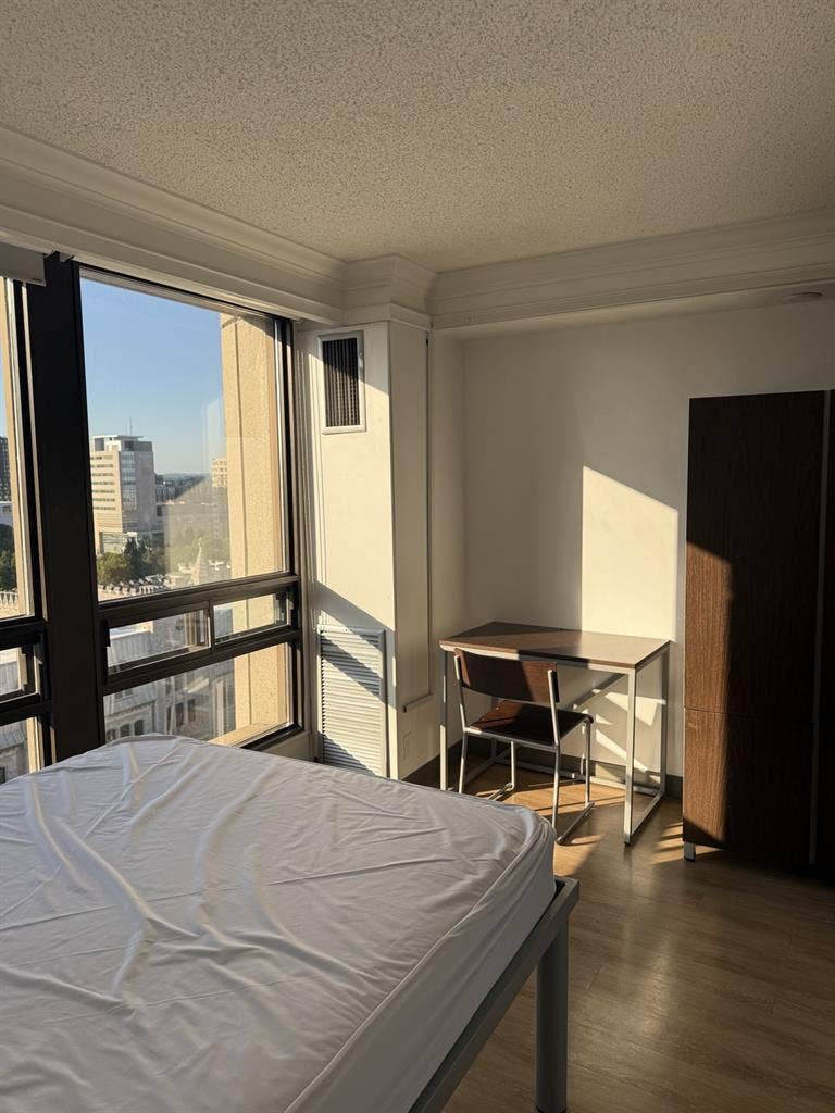LOOKING FOR LEASE TAKEOVER (female)