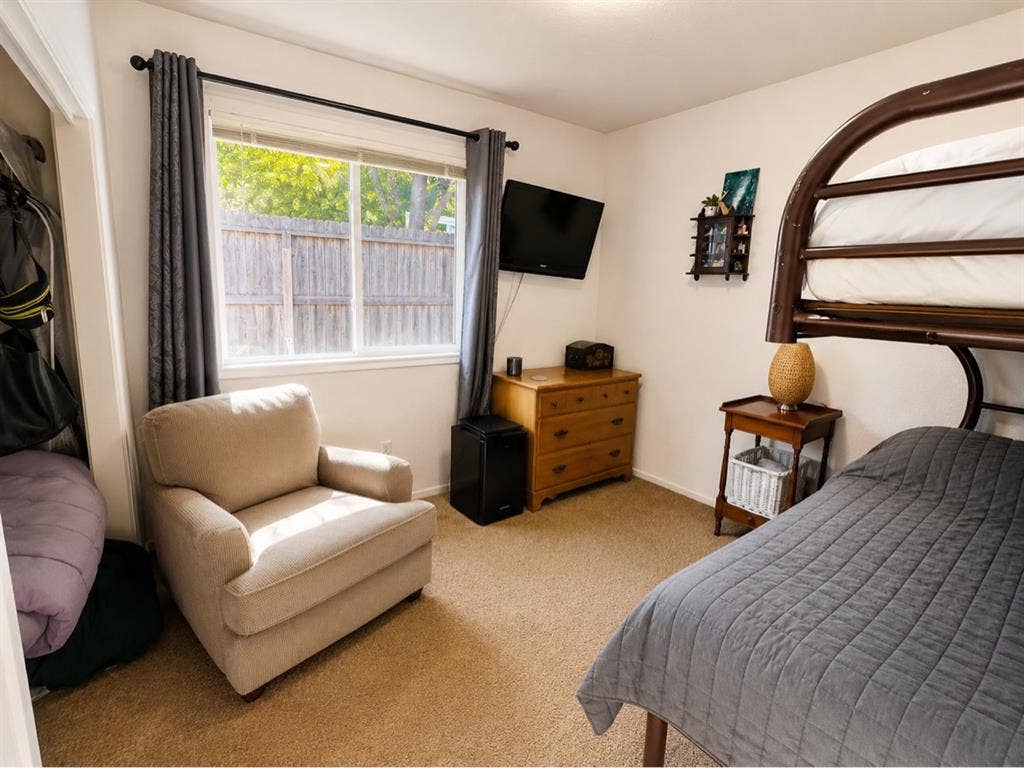 Furnished room for rent