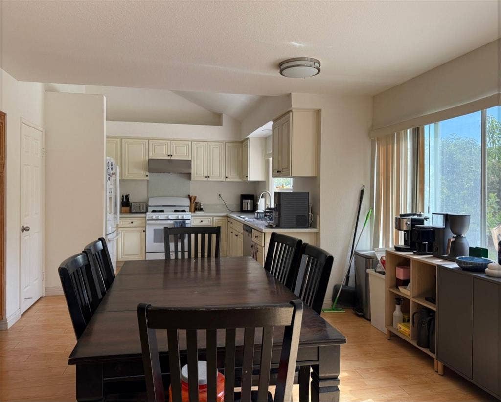 (STUDENTS ONLY) Room in Chino Hills