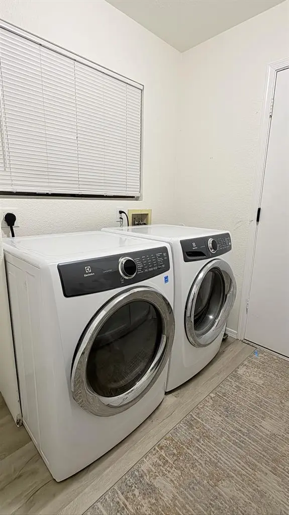 Looking for a female roomate
