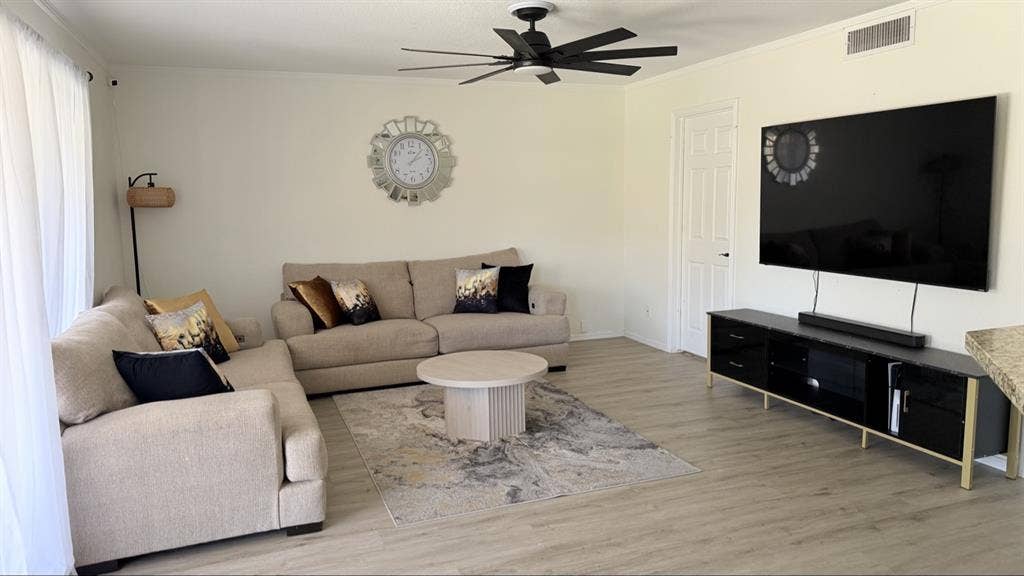 Looking for a female roomate