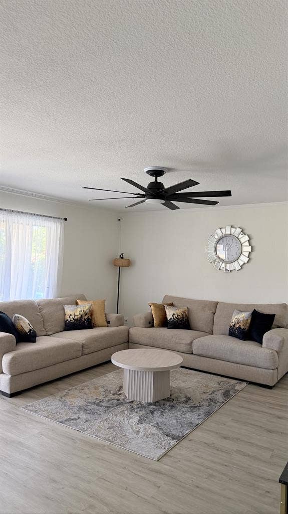 Looking for a female roomate