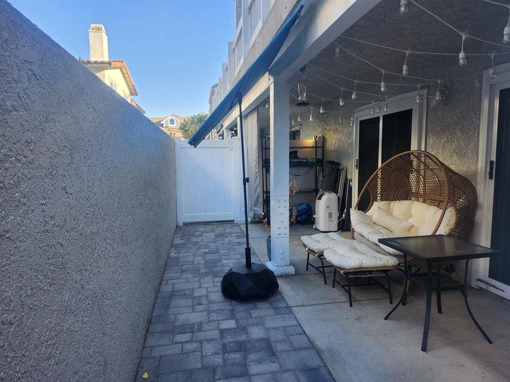 Master Bedroom w/private bath in HB