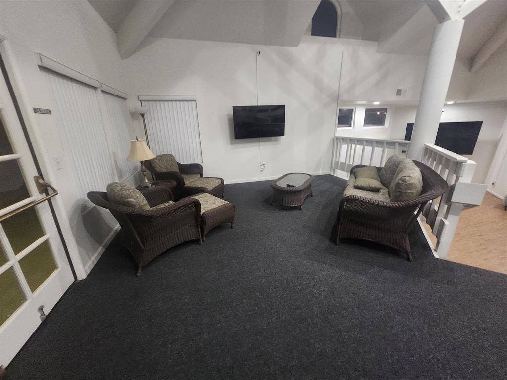 Master Bedroom w/private bath in HB
