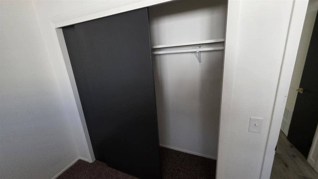 Looking for female roommate