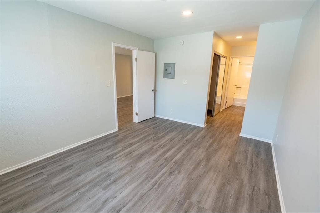 L
ive in the heart of Hollywood