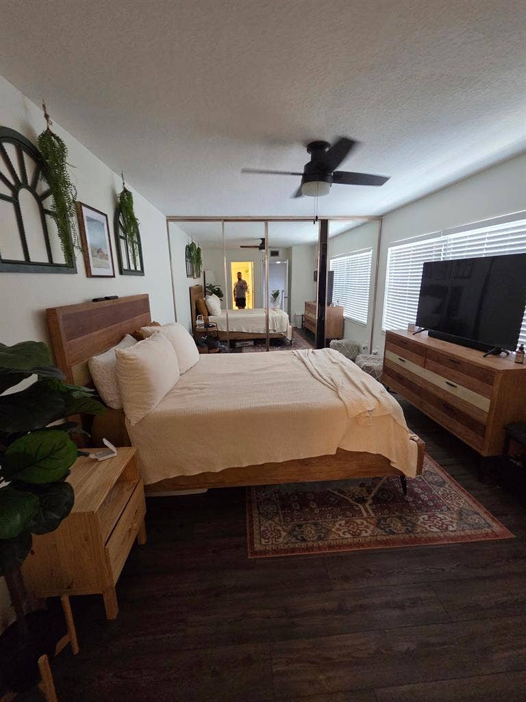 Room for rent!