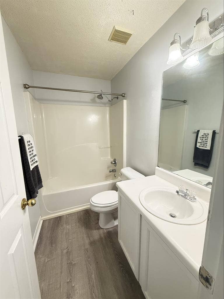 2 small rooms and bath in Fairhope