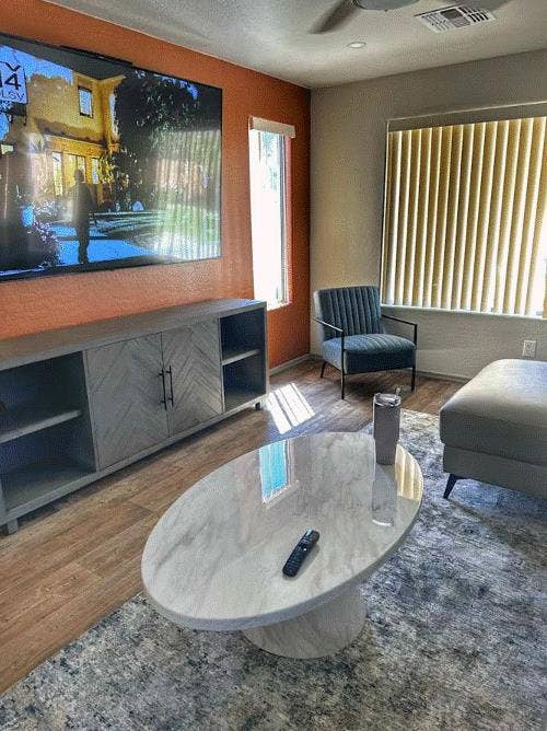 Master Suite - Utilities Included!!