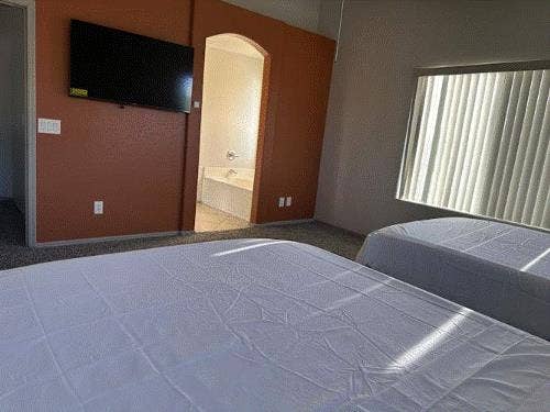 Master Suite - Utilities Included!!