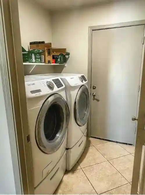 Master Suite - Utilities Included!!