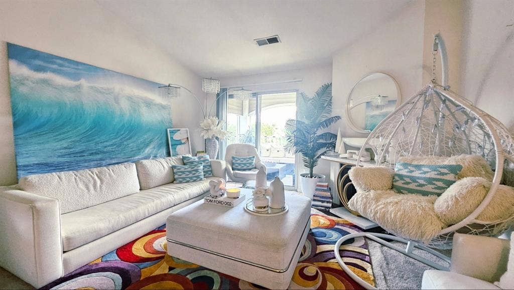 Private Bedroom w Private Bathroom