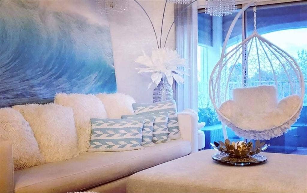 Private Bedroom w Private Bathroom