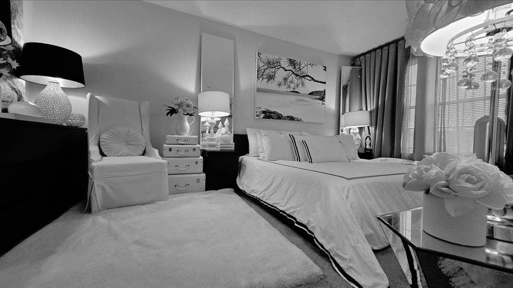 Private Bedroom w Private Bathroom