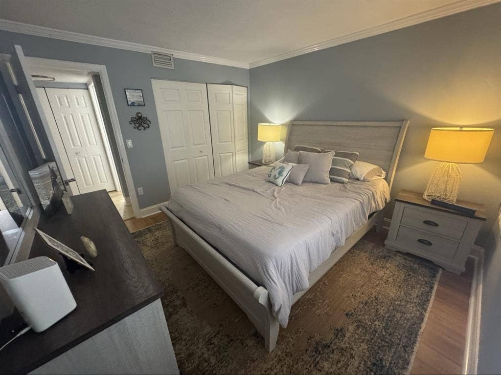 Great location! Furnished!