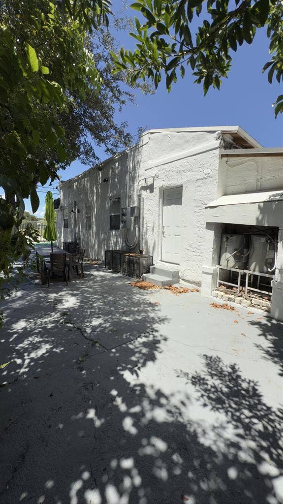 Rooms available in Miamii