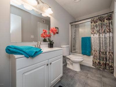 Room Available in Phoenix Condo