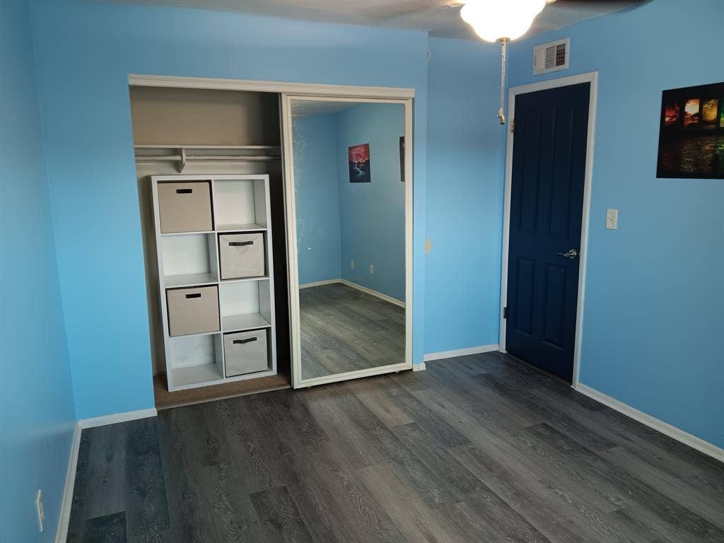 Room Available in Phoenix Condo