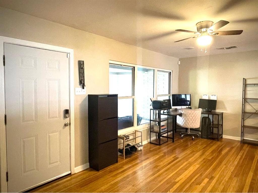 Pet friendly 2 Bedroom, 1 bath