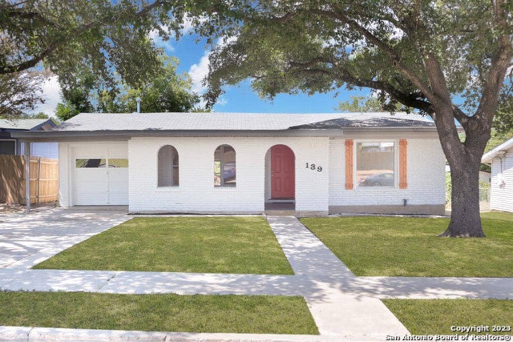 Pet friendly 2 Bedroom, 1 bath