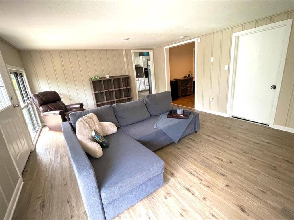 Pet friendly 2 Bedroom, 1 bath