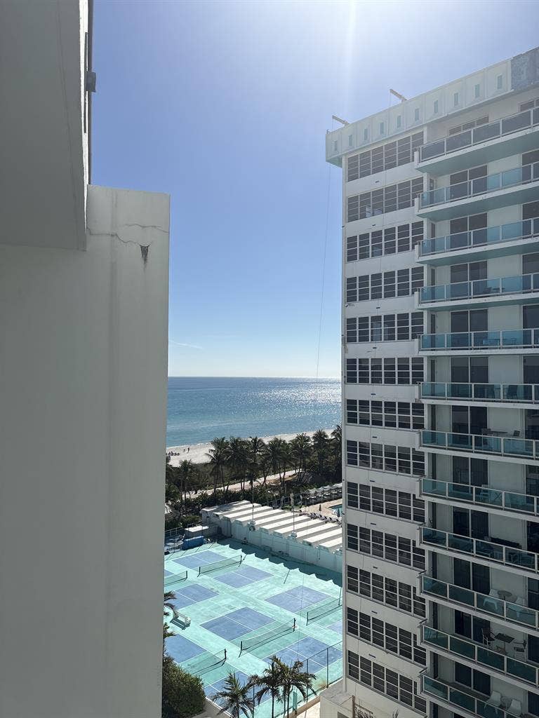Oceanfront room - private bathroom