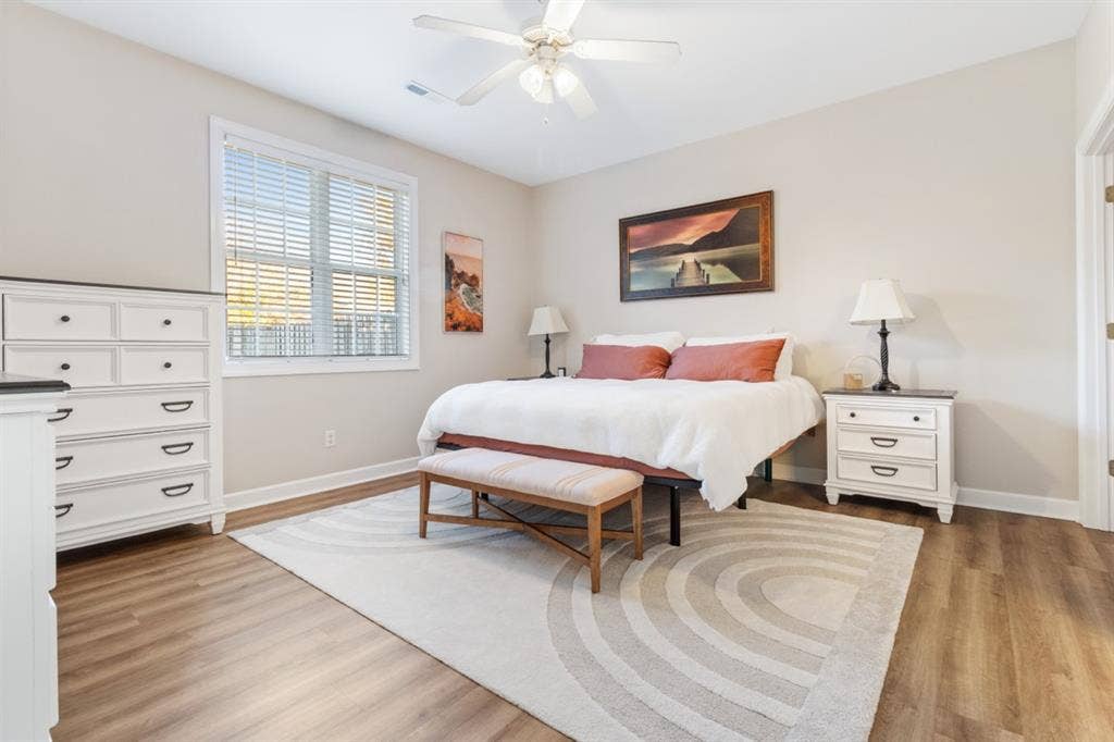 Cute townhouse with 3 bed/2 bath