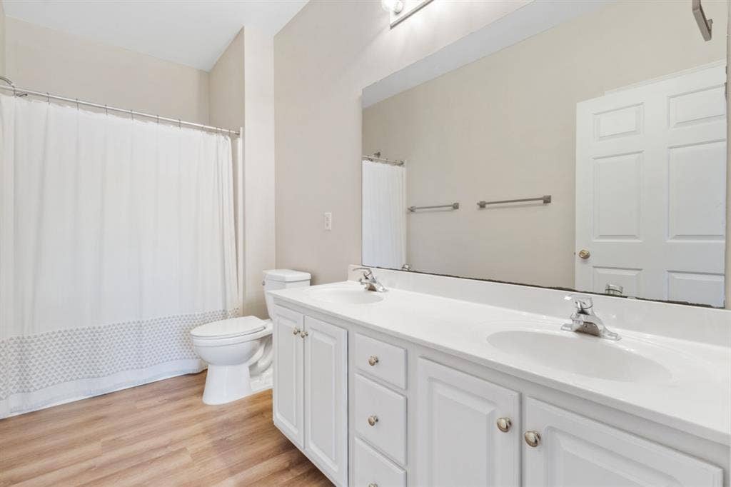 Cute townhouse with 3 bed/2 bath