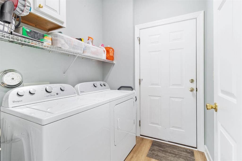 Cute townhouse with 3 bed/2 bath