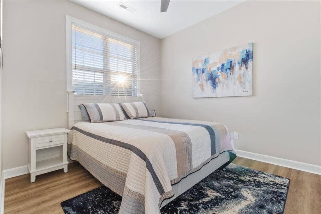 Cute townhouse with 3 bed/2 bath