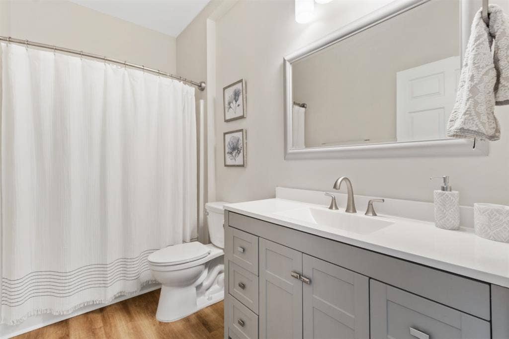 Cute townhouse with 3 bed/2 bath